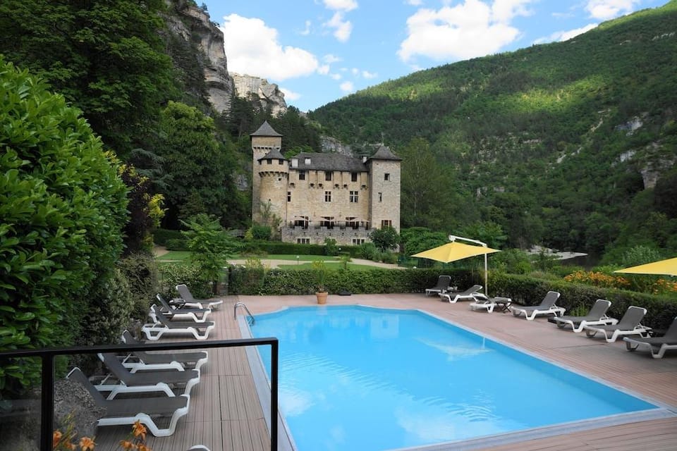 Château de la Caze Hotel in Auvergne-Rhône-Alpes