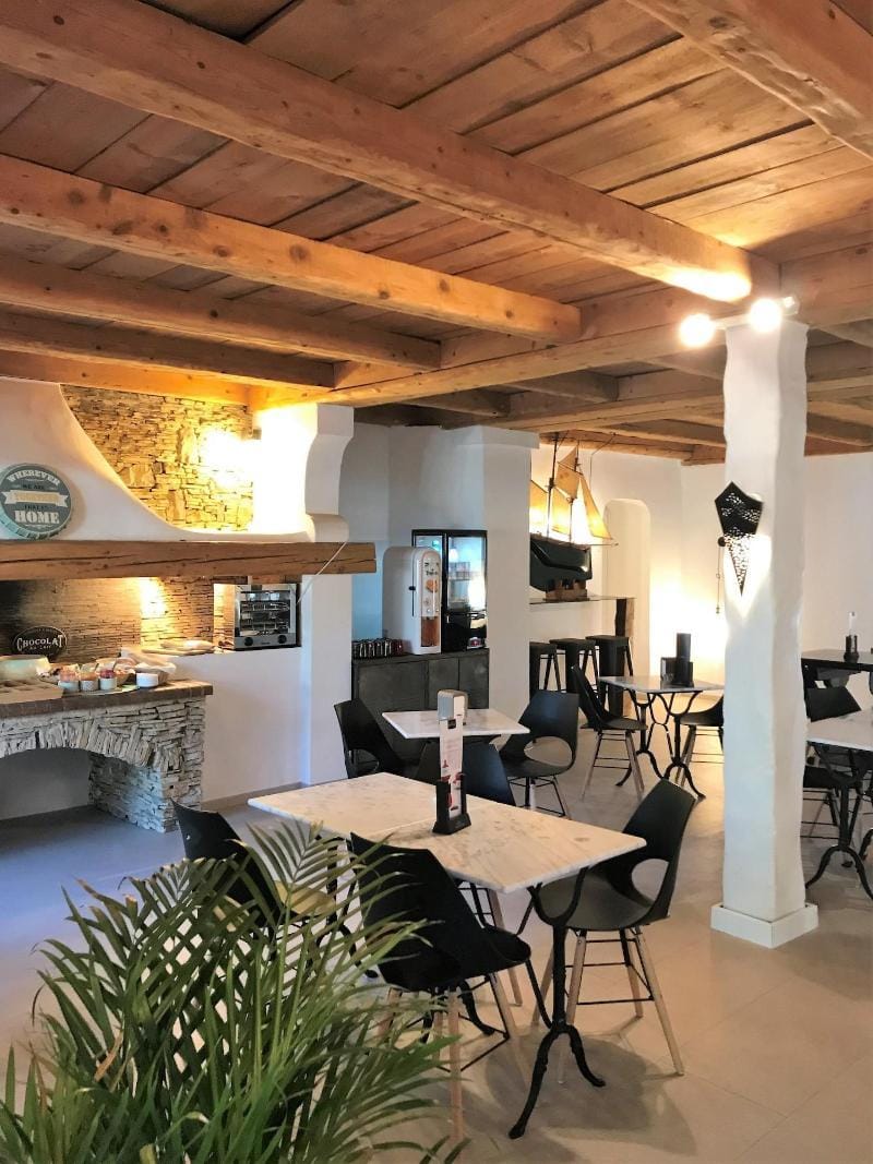 Contact Hôtel Le Provence Hotel in Gémenos