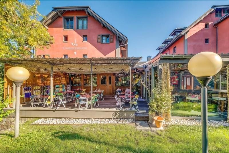 Les Cabanes de La Maison Rouge Hotel in Auvergne-Rhône-Alpes
