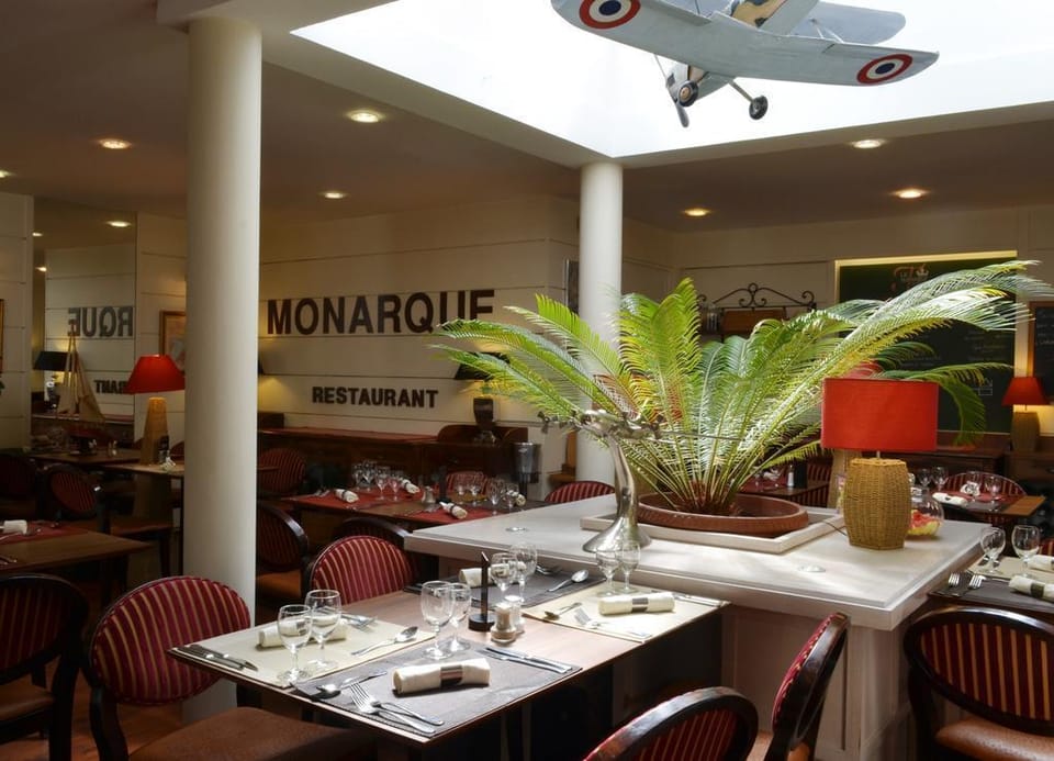 Hôtel-Restaurant Le Monarque Hotel in Blois