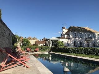 Le Clos Saint Nicolas Hotel in Île-de-France