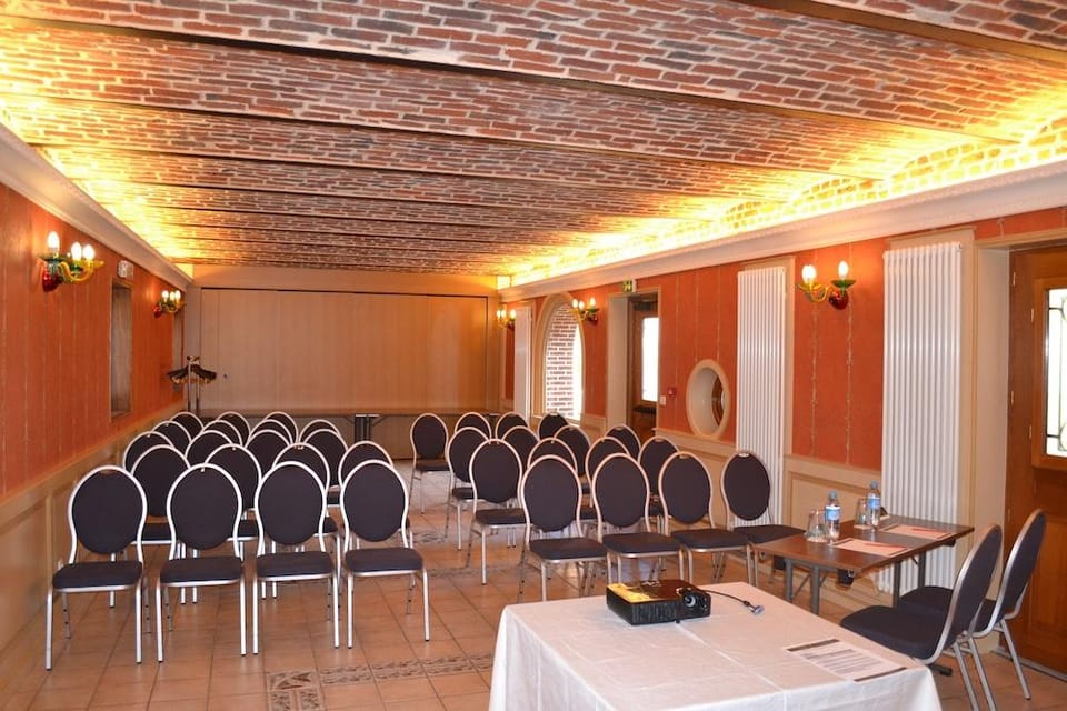 Le Domaine des Cigognes Hotel in Hauts-de-France