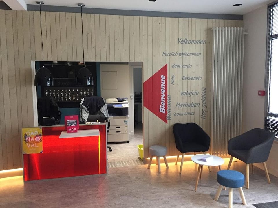 CRJS et Auberge de Jeunesse - Hostel Hotel in Blois