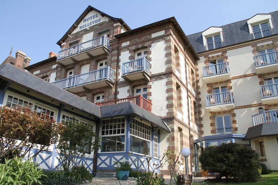 Hotel Restaurant Le Bellevue Hotel in Normandy