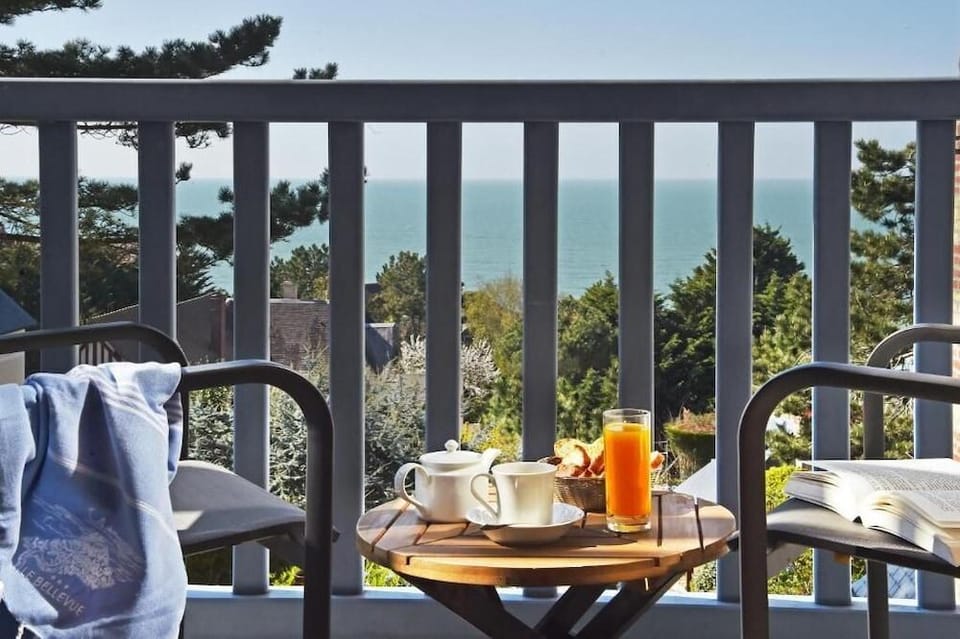 Hotel Restaurant Le Bellevue Hotel in Normandy