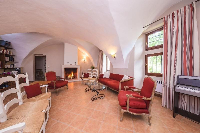 Le Relais du Grand Logis Cadarache ITER Hotel in French Riviera