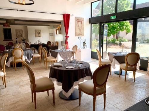 Manoir De Pierre Levée, The Originals Relais Hotel in Centre-Val de Loire