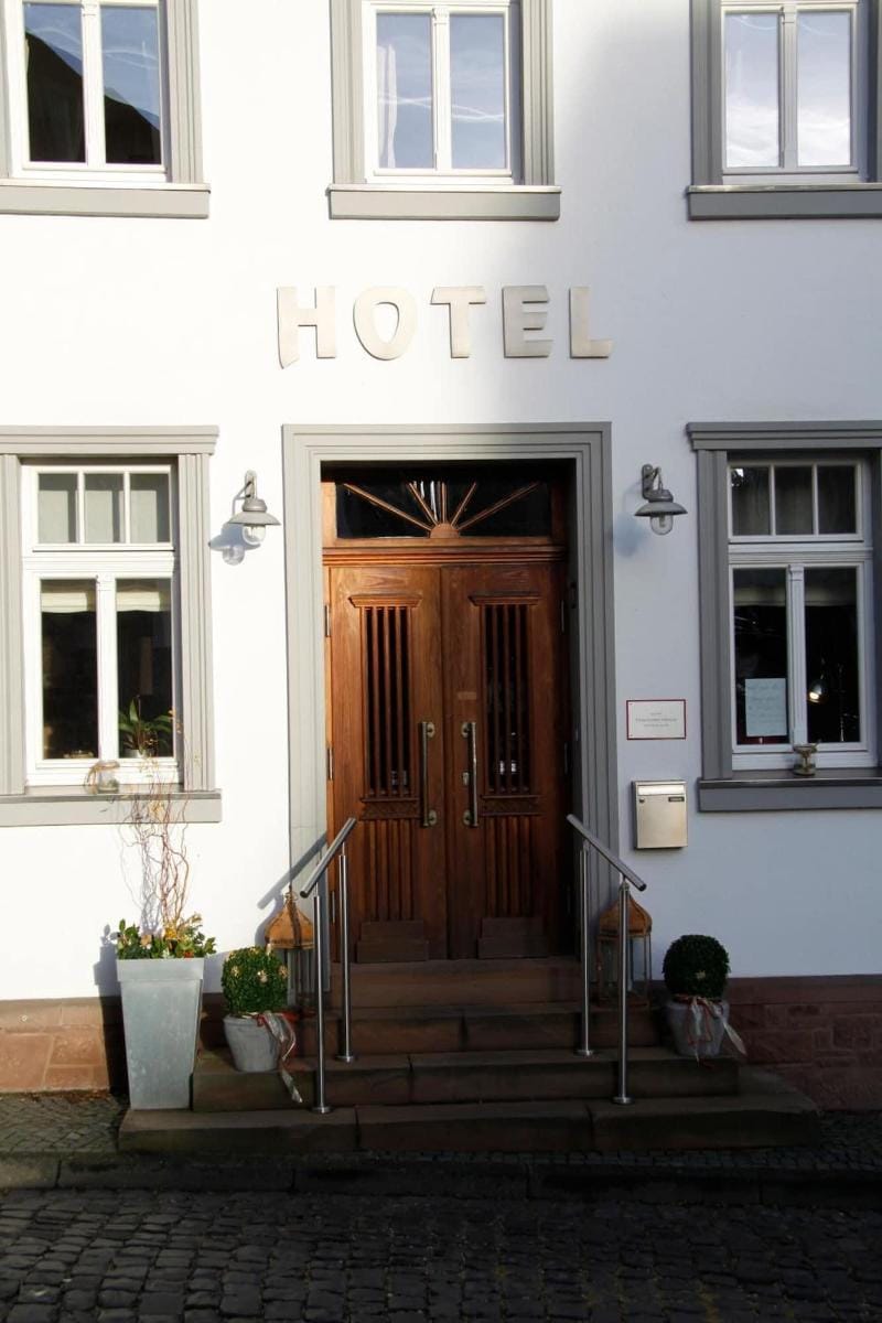 Zur Ewigen Lampe at Hemingway Trail Hotel in Rhineland-Palatinate