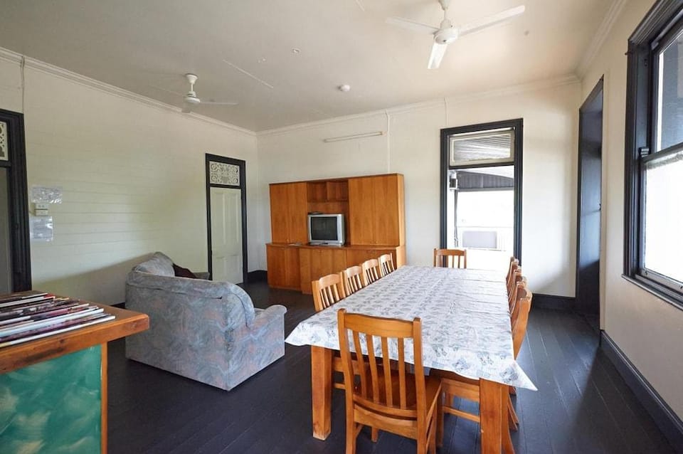 Commercial Hotel Hotel in Charters Towers