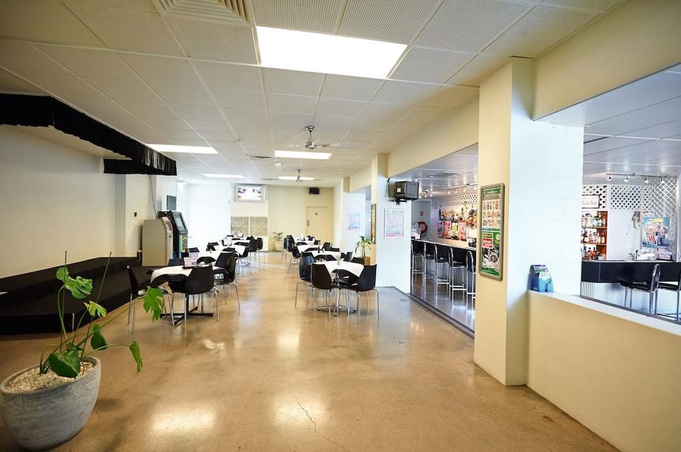 Commercial Hotel Hotel in Charters Towers