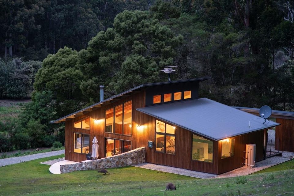 Adventure Bay Retreat Hotel in South Bruny