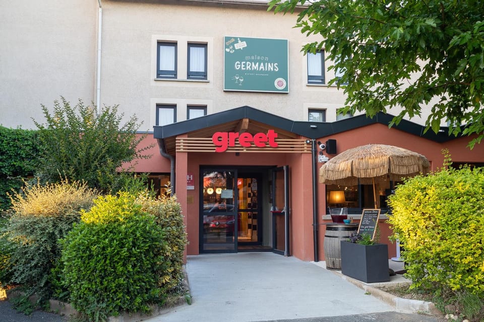 greet Hotel Massieux Lyon Nord Hotel in Auvergne-Rhône-Alpes