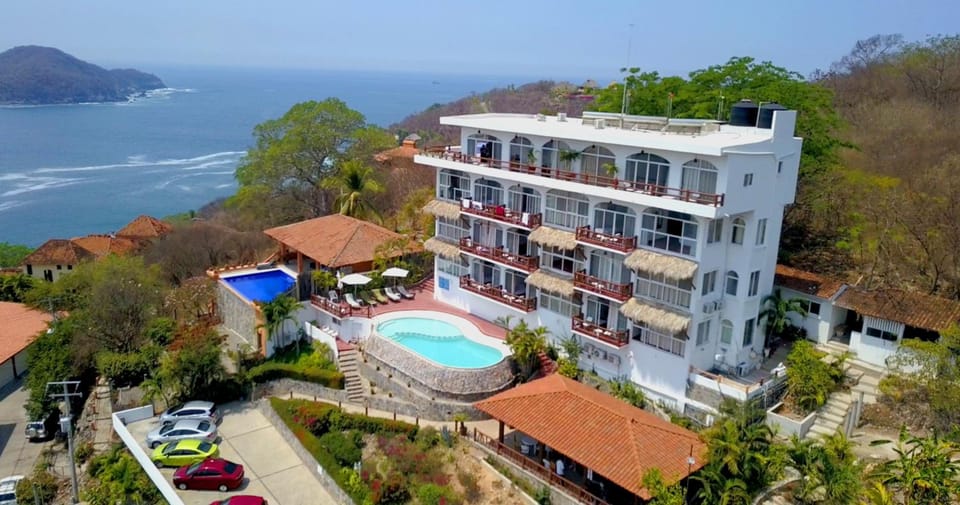 Villas El Morro Hotel in Zihuatanejo