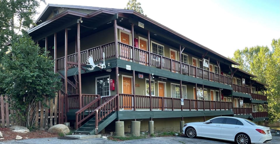 Deep Creek Motel in Arrowbear Lake