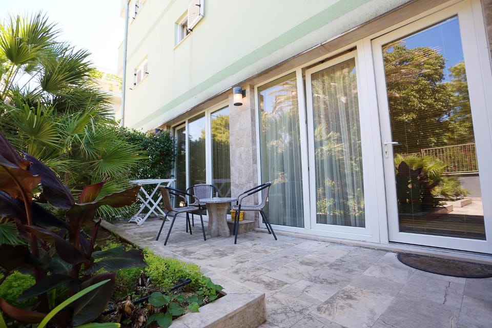 Apartments Okuka Hotel in Split