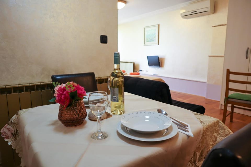 Apartments Okuka Hotel in Split