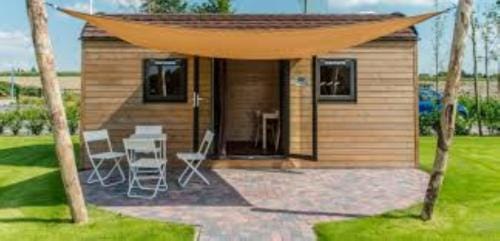 Amici Camping Urlaub am Effelder Waldsee Lodge in Limburg (province)