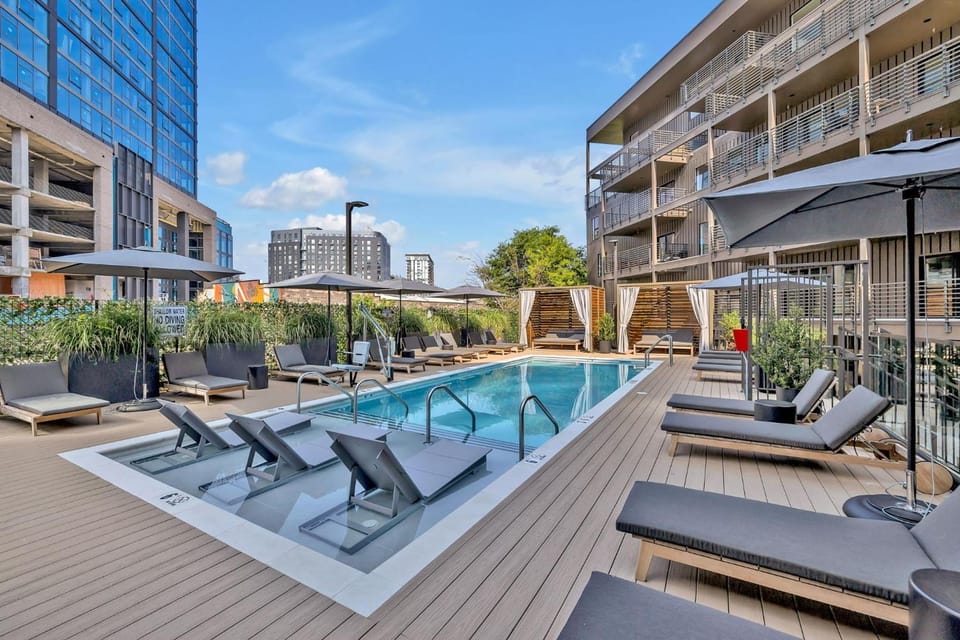 HUGE downtown corner unit- Pool-Gym-Walk 2 Broadway Apartment hotel in The Gulch