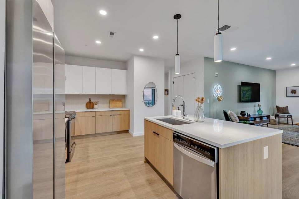 HUGE downtown corner unit- Pool-Gym-Walk 2 Broadway Apartment hotel in The Gulch