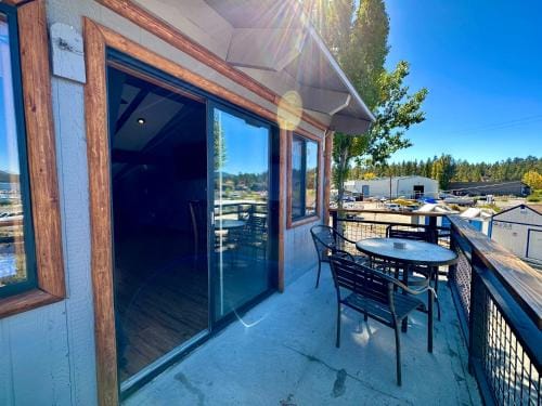 Lakefront Escape Hotel in Big Bear