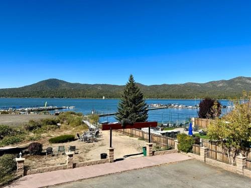 Lakefront Escape Hotel in Big Bear