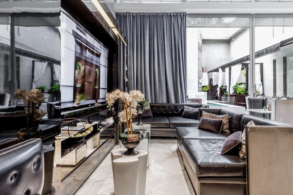 Shared lounge/TV area