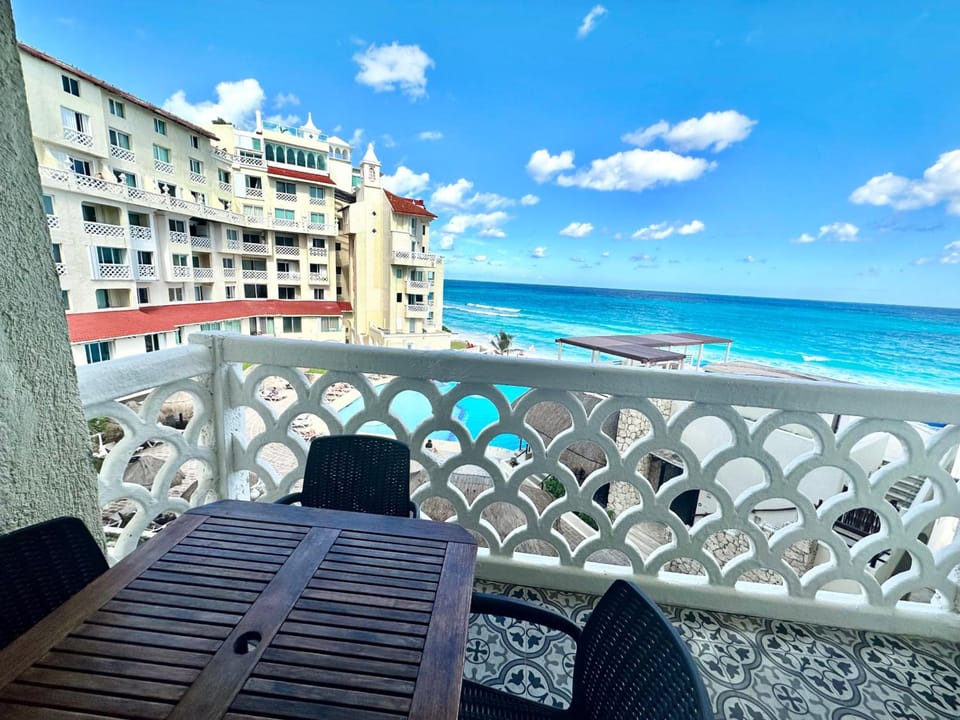 Cancun Plaza - Best Beach Apartment hotel in Cancun
