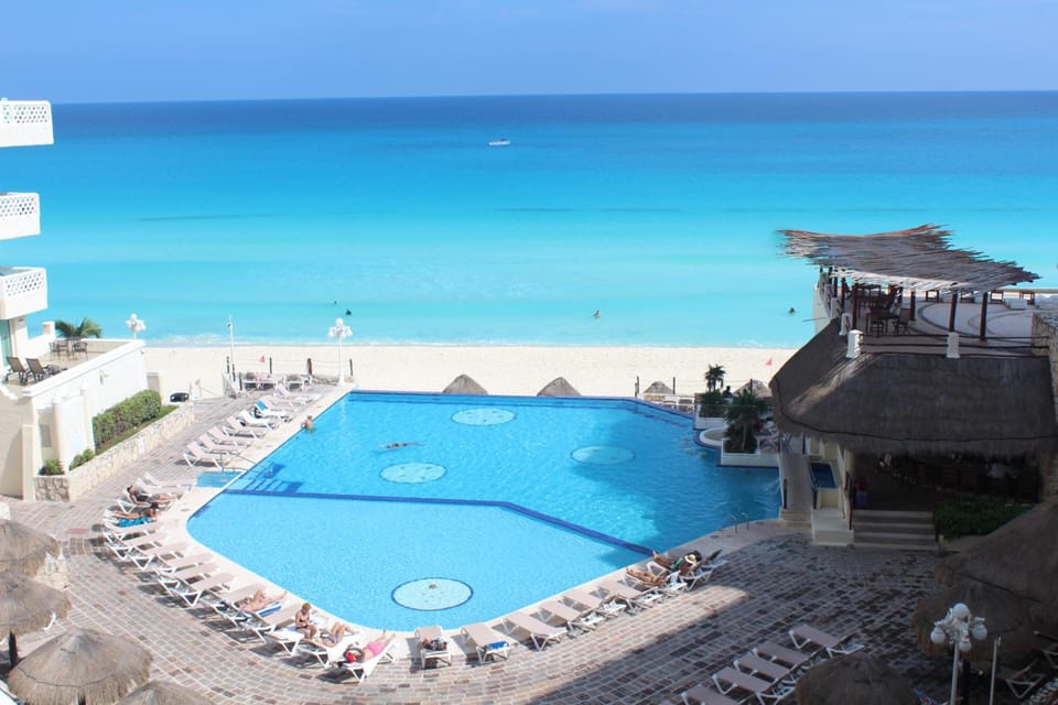 Cancun Plaza - Best Beach Apartment hotel in Cancun