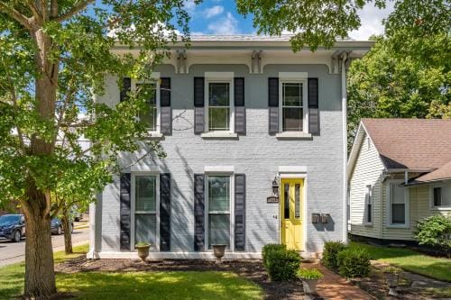 Walk/ Bike everywhere from this Historic Chic Studio Hotel in Columbus