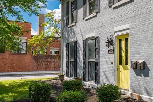 Walk/ Bike everywhere from this Historic Chic Studio Hotel in Columbus