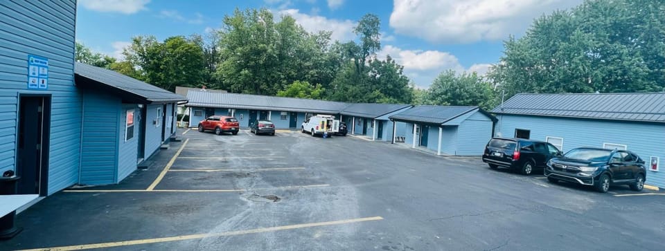 Hillsboro Inn & Suites Motel in Ohio