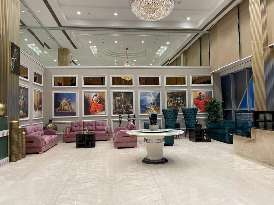 SK Premium Park, World Square Mall Hotel in Uttar Pradesh