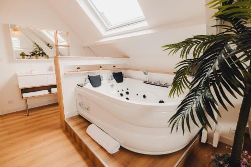 AU COIN DE PARADIS - Suite balneo Hotel in Hauts-de-France