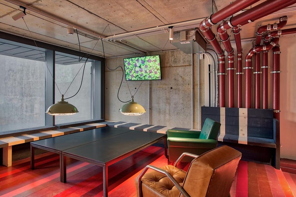 Shared lounge/TV area