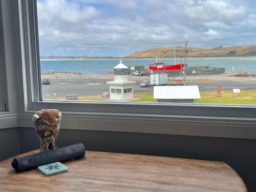 Number 10 -King bed with breakfast Hotel in Tasmania