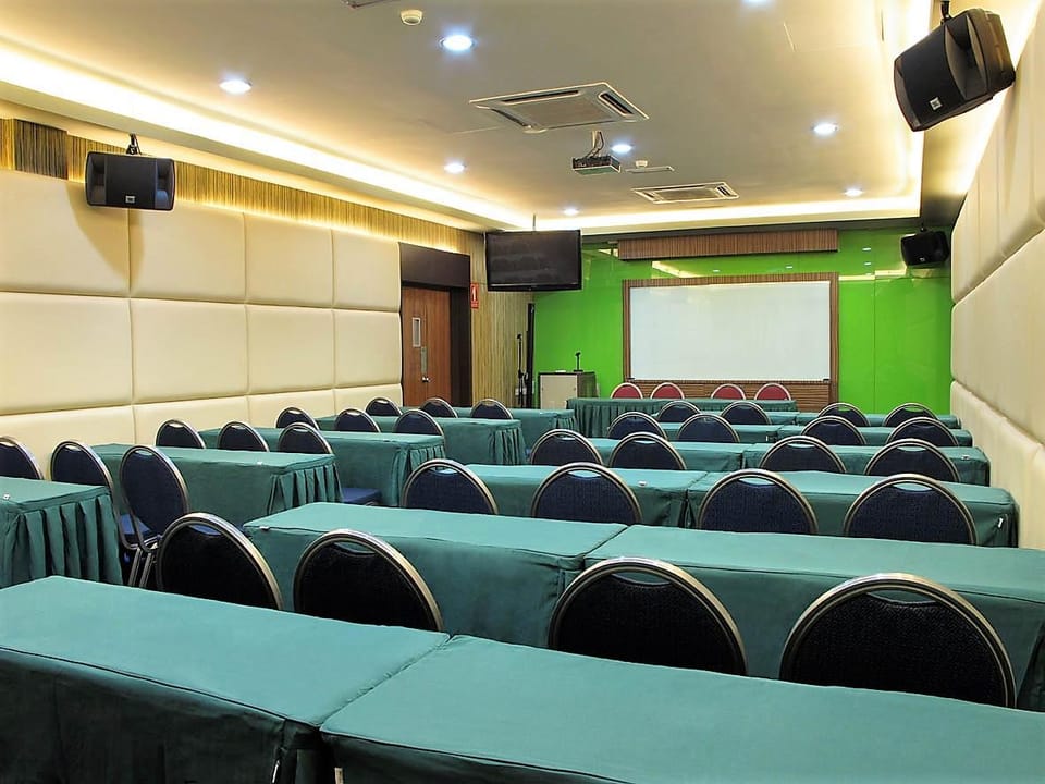 Eight Days Hotel Permas Jaya Hotel in Johor Bahru