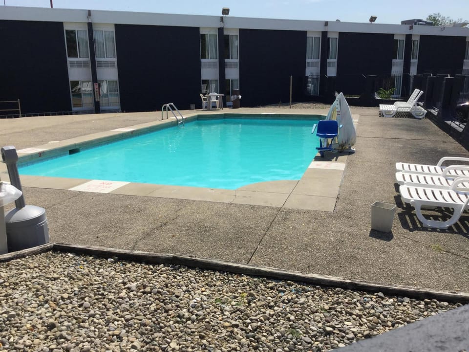 Days Inn & Suites by Wyndham Cincinnati North Hotel in Ohio