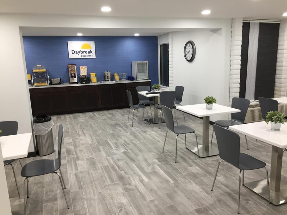 Days Inn & Suites by Wyndham Cincinnati North Hotel in Ohio