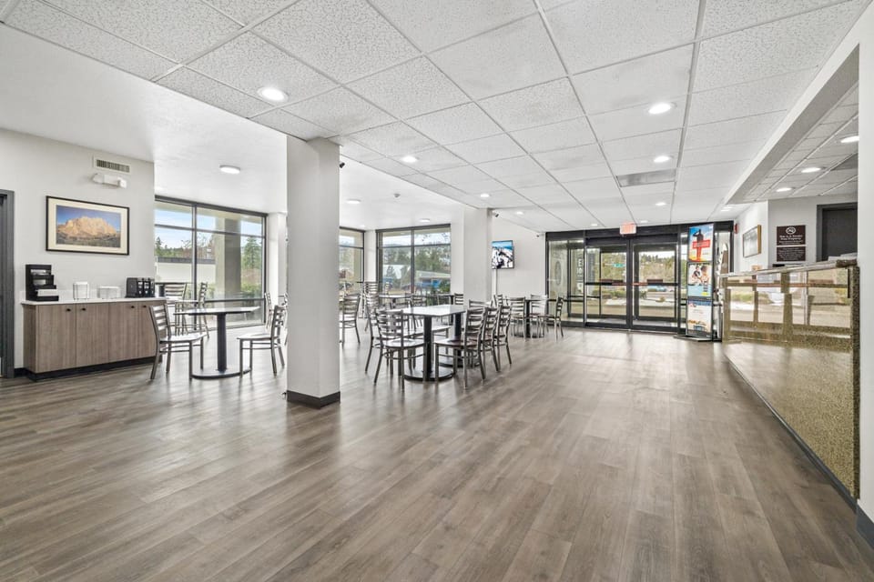 Red Lion Inn & Suites Deschutes Bend Hotel in Bend