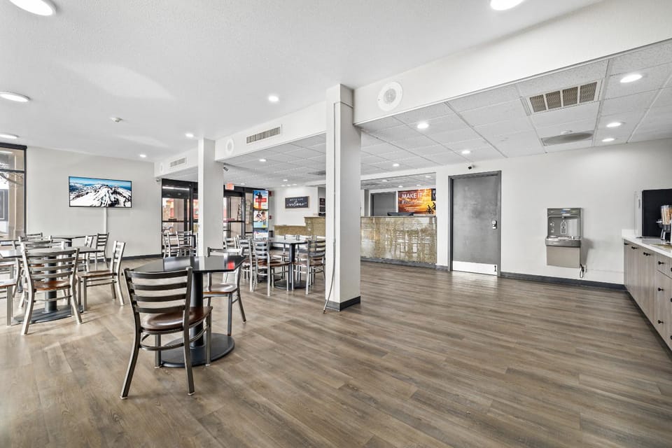 Red Lion Inn & Suites Deschutes Bend Hotel in Bend