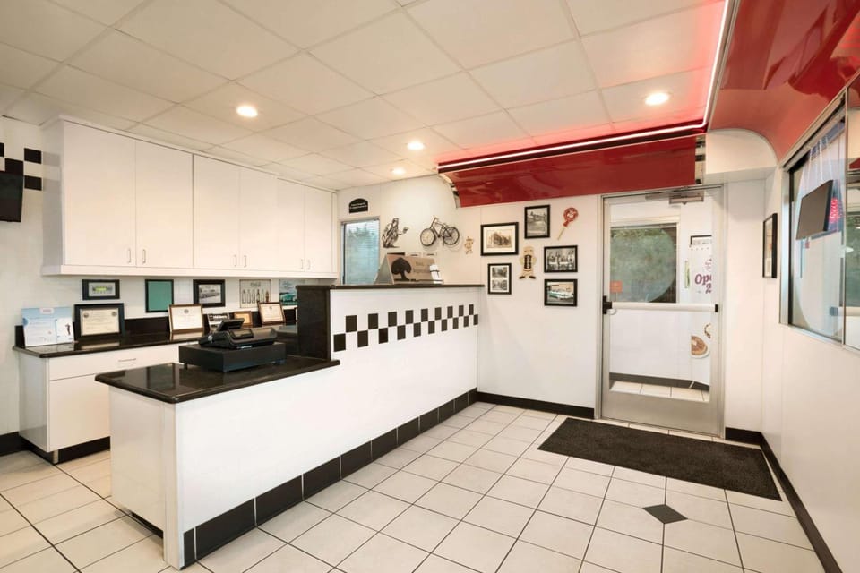 Travelodge by Wyndham Brunswick near Fredrick Hotel in Brunswick
