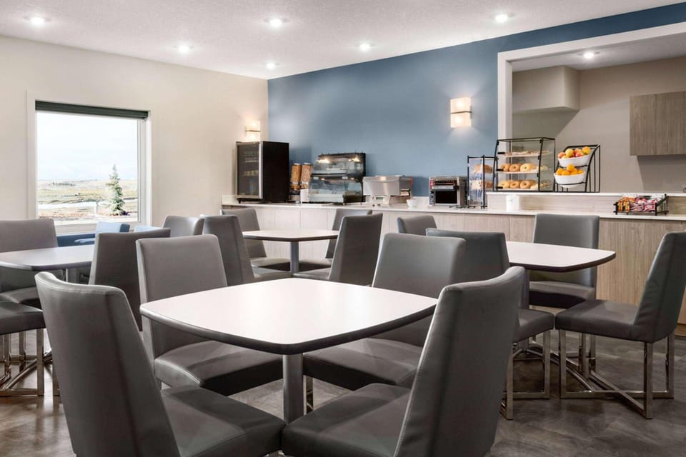 Days Inn by Wyndham Calgary North Balzac Hotel in Calgary