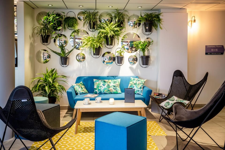 Shared lounge/TV area
