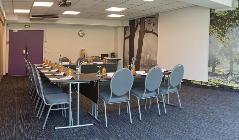 Paris Saint Quentin Hotel in Montigny-le-Bretonneux