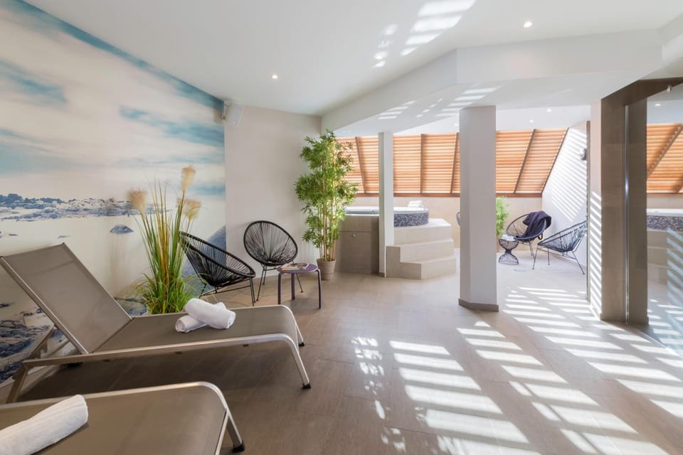 Best Western Les Bains de Perros-Guirec Hotel et Spa Hotel in Perros-Guirec