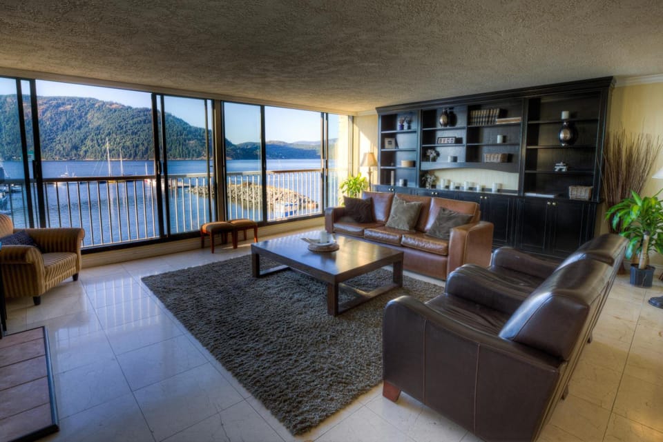 OCEANFRONT SUITES AT COWICHAN BAY Hotel in Southern Gulf Islands