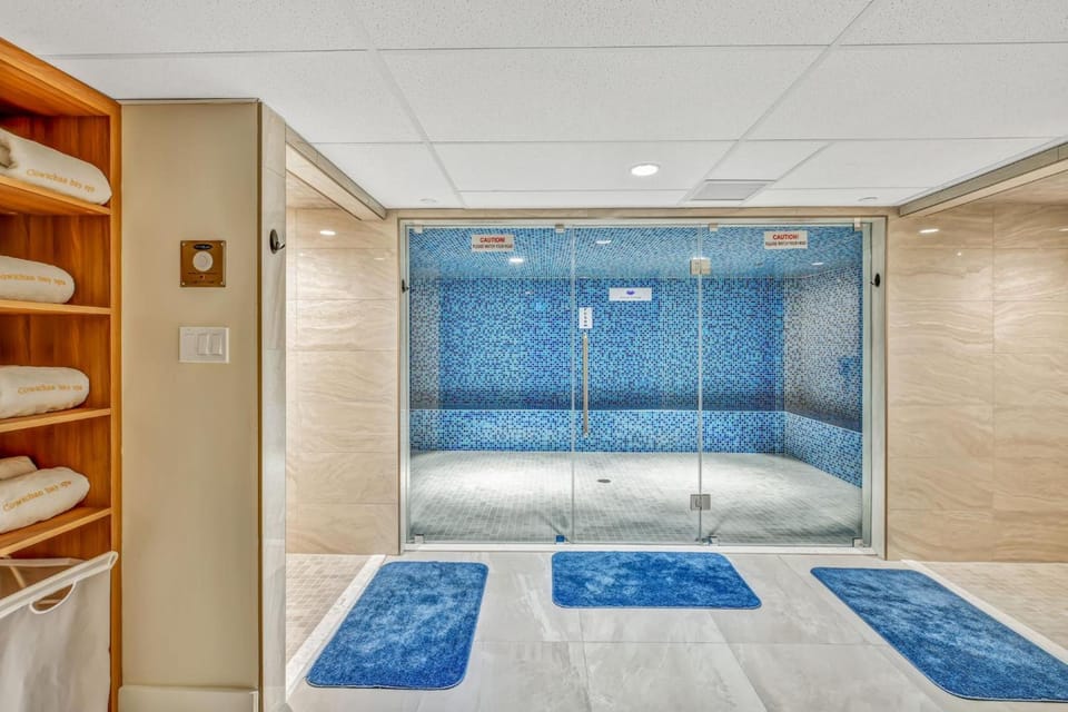 OCEANFRONT SUITES AT COWICHAN BAY Hotel in Southern Gulf Islands