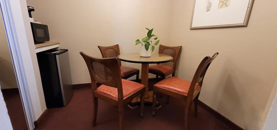BUTTERFLY GROVE INN Motel in Pacific Grove