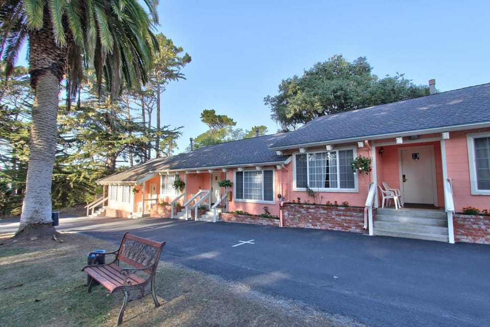BUTTERFLY GROVE INN Motel in Pacific Grove