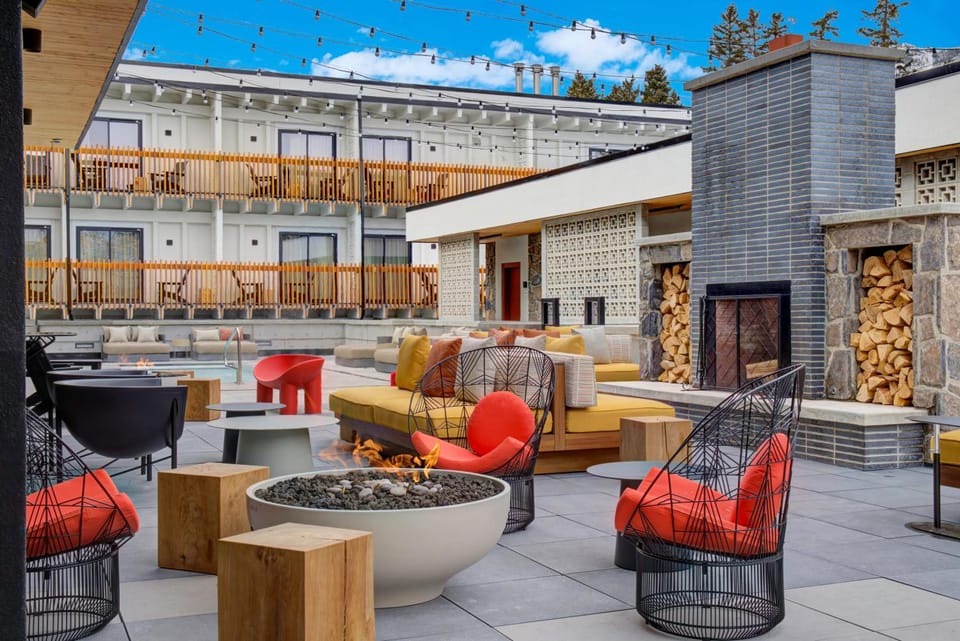 Moxy Banff Inn in Banff